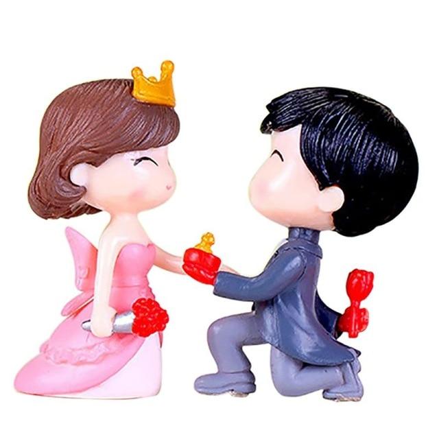 Cute Boy and Girl Lovers Kiss Wedding Dolls